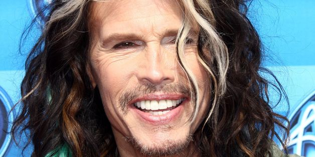 Steven Tyler Rocks Out With A Street Performer