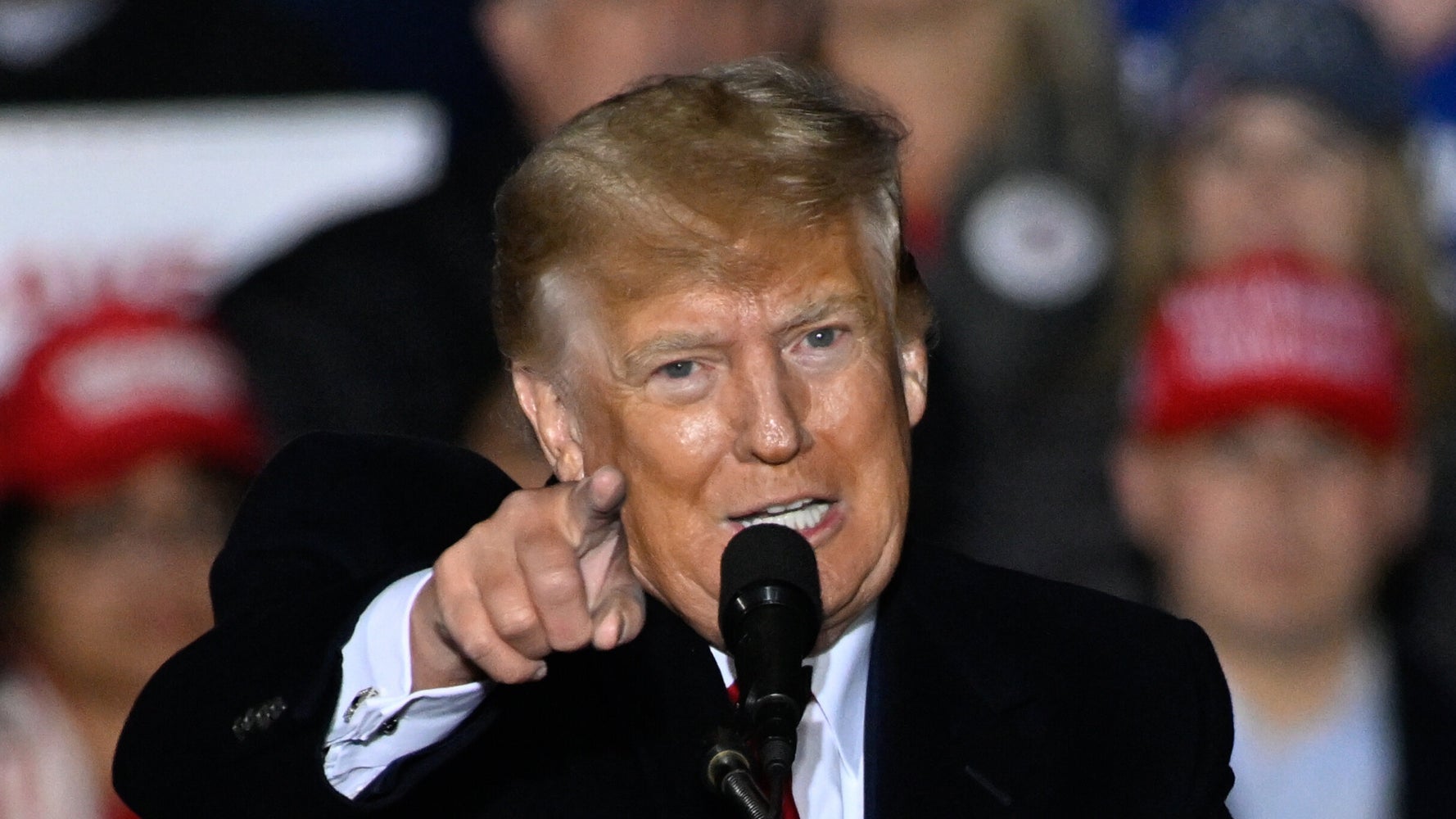 Trump Shares Post Suggesting 'Civil War' - Breaking News Trump Shares Post Suggesting ‘Civil War’