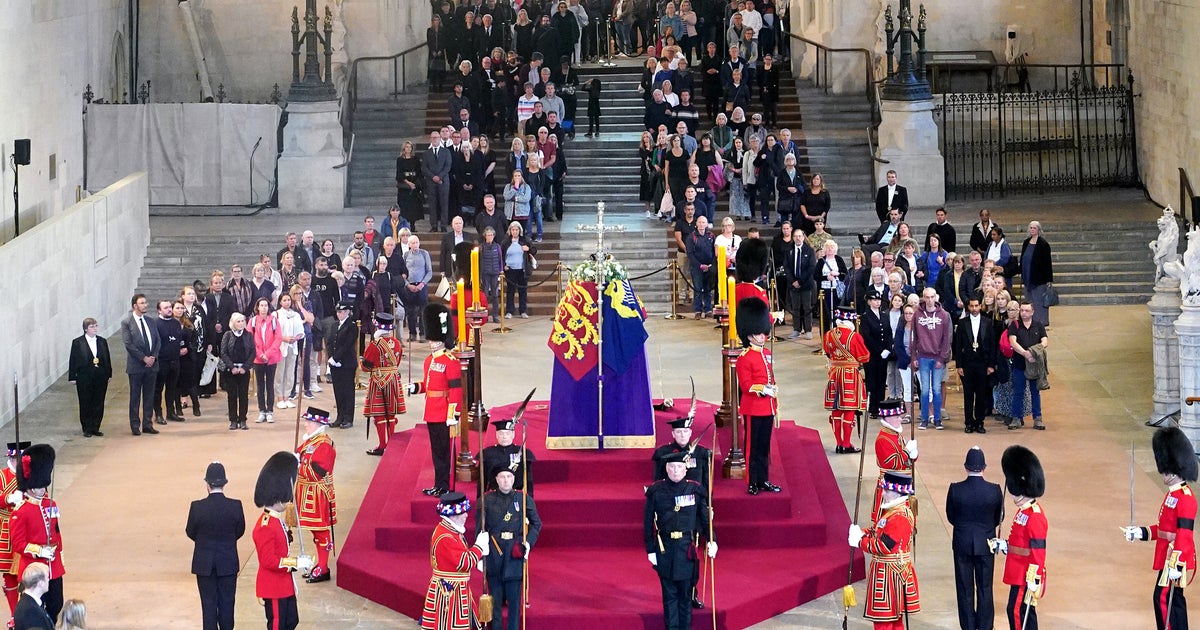 Inside Westminster Hall, It's The People Not The Queen Who Draw The Eye - breaking news headlines - Politics - Public News Time