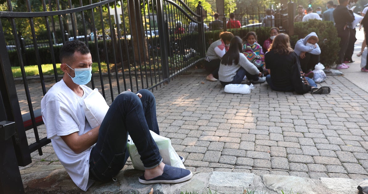 Democrats Slam ‘Pathetic’ GOP Governors For ‘Inhumane’ Migrant Stunts Democrats Slam ‘Pathetic’ GOP Governors For ‘Inhumane’ Migrant Stunts