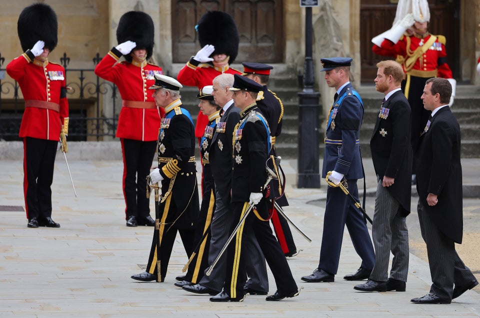 Prince William And Prince Harry Walk Side-By-Side For Queen Elizabeth's Funeral Procession - abc news - Politics - Public News Time Prince William And Prince Harry Walk Side-By-Side For Queen Elizabeth's Funeral Procession - abc news - Politics - Public News Time