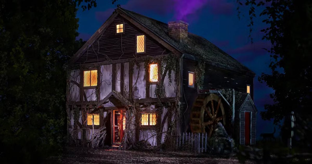 Airbnb Offers Overnight Stay At Witchy 'Hocus Pocus' House - Airbnb Airbnb Offers Overnight Stay At Witchy 'Hocus Pocus' House