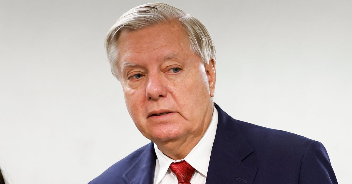 Lindsey Graham Told Cops They Should Have Shot Jan. 6 Trump Rioters In The Head: Book Lindsey Graham Told Cops They Should Have Shot Jan. 6 Trump Rioters In The Head: Book