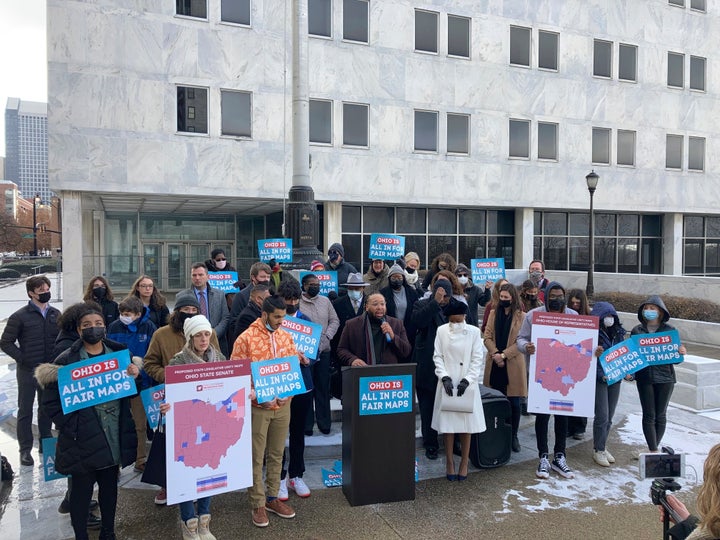 Maureen O'Connor, Former Ohio Supreme Court Chief, Slams GOP Gerrymandering read full article at worldnews365.me 7 Anti-gerrymandering advocates rally outside the Ohio Supreme Court, Dec. 8, 2021, in Columbus, Ohio.
