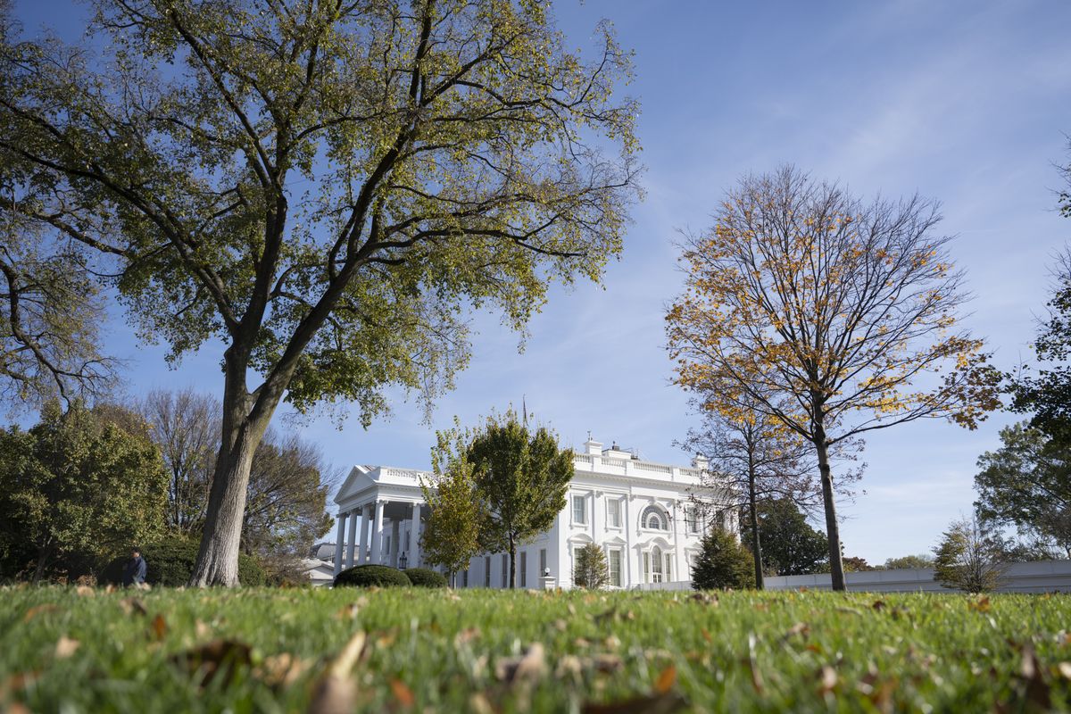 Media wait as Biden meets Trump at the White House