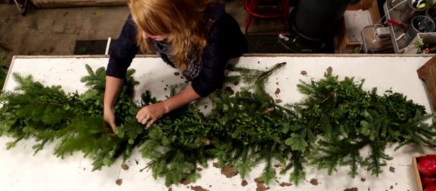 A DIY Holiday Garland That Looks Way More Expensive Than It Is | The