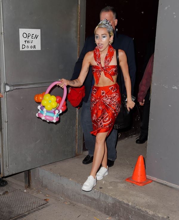 Miley Cyrus Aka The Worlds 15 Most Outrageous Outfits Huffpost 4051