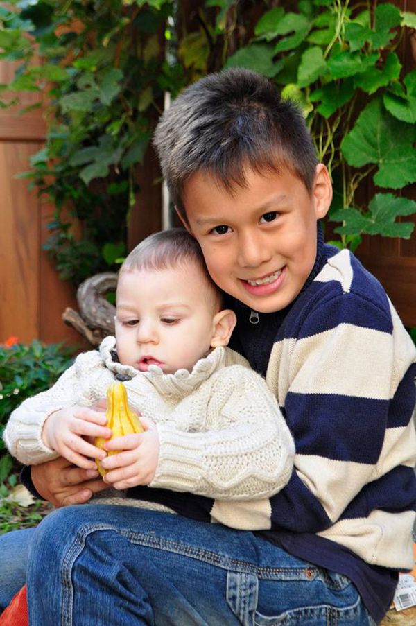 35 Photos Of Adopted Siblings That Show Family Is About Love, Not DNA ...