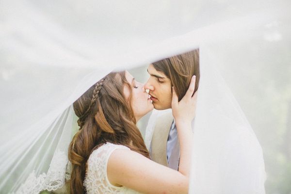 33 Undeniably Gorgeous Photos Of Brides Wearing Veils Huffpost