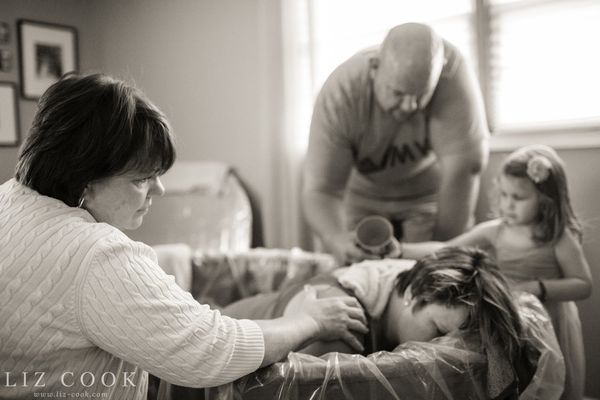 43 Raw Photos Of Moms Helping Their Daughters Give Birth Huffpost