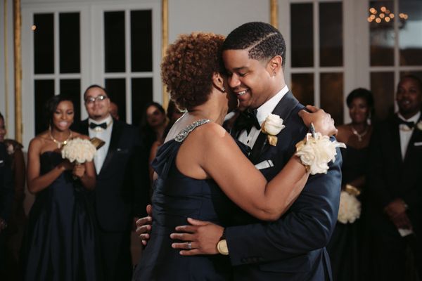 17 Tender Mother-Son Wedding Photos That Will Make You Grateful For Mom ...