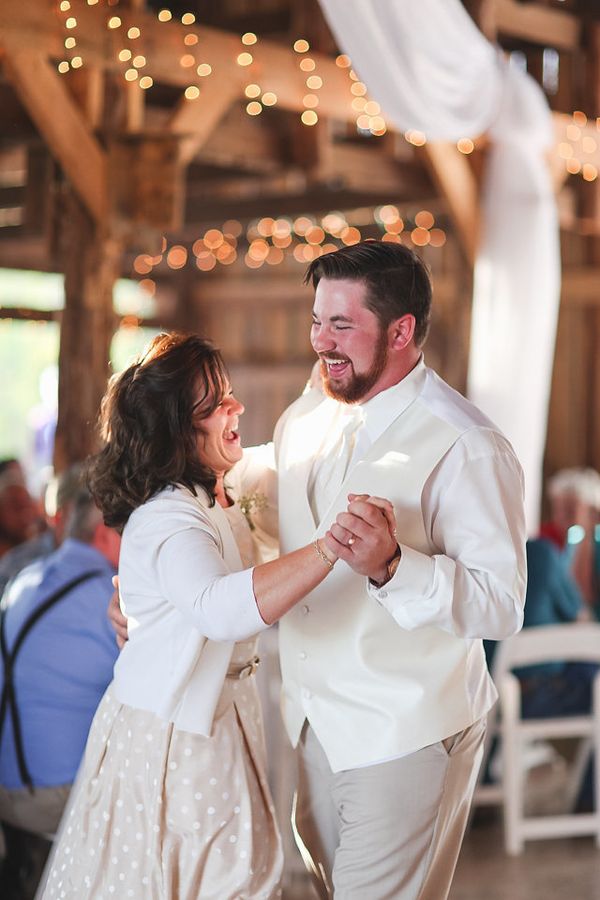 17 Tender Mother-Son Wedding Photos That Will Make You Grateful For 