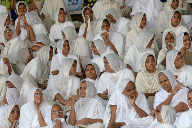 why-these-6-religious-groups-wear-what-they-wear