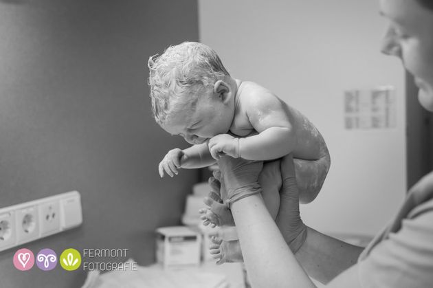 Unique Birth Photography Shows How Babies Fit Inside Their Mothers Wombs