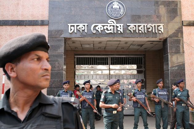 <span class='image-component__caption' itemprop="caption">Relatives of the opposition leaders arrived at Dhaka Central Jail on Thursday.</span>