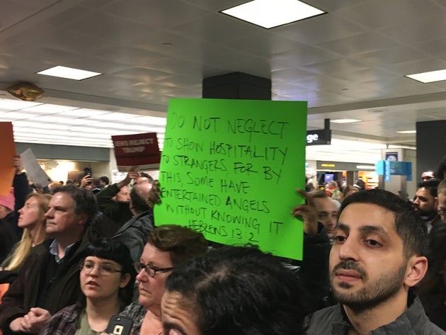 Customs And Border Officials Defied Court Order On Lawful Residents For Hours | The Huffington Post