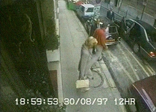 <strong>Diana seen outside the hotel with her bodyguard Rees-Jones (in an orange shirt) as she prepared to travel to Fayed's apartment near the Arc de Triomphe </strong>