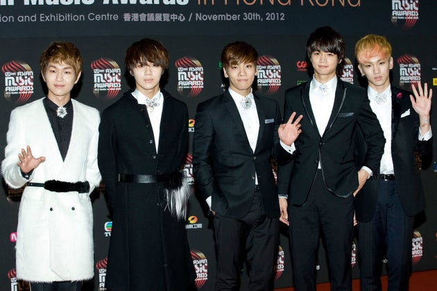 Fans Mourn Death of K-Pop Star Jonghyun Fans Mourn Death of K-Pop Star Jonghyun