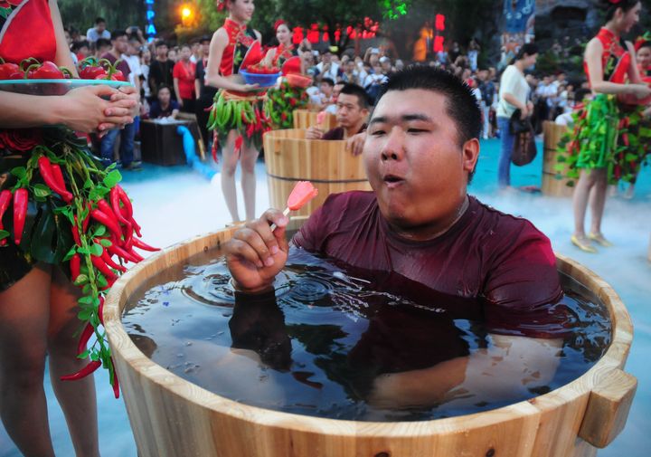 This Man Sitting In An Ice Bucket While Eating Peppers Is So Chill ...