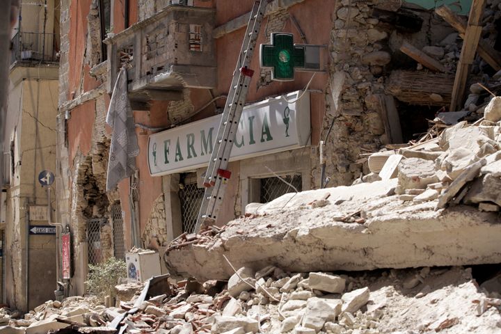 Before-And-After Shots Reveal The Devastation Of Italian Earthquake ...