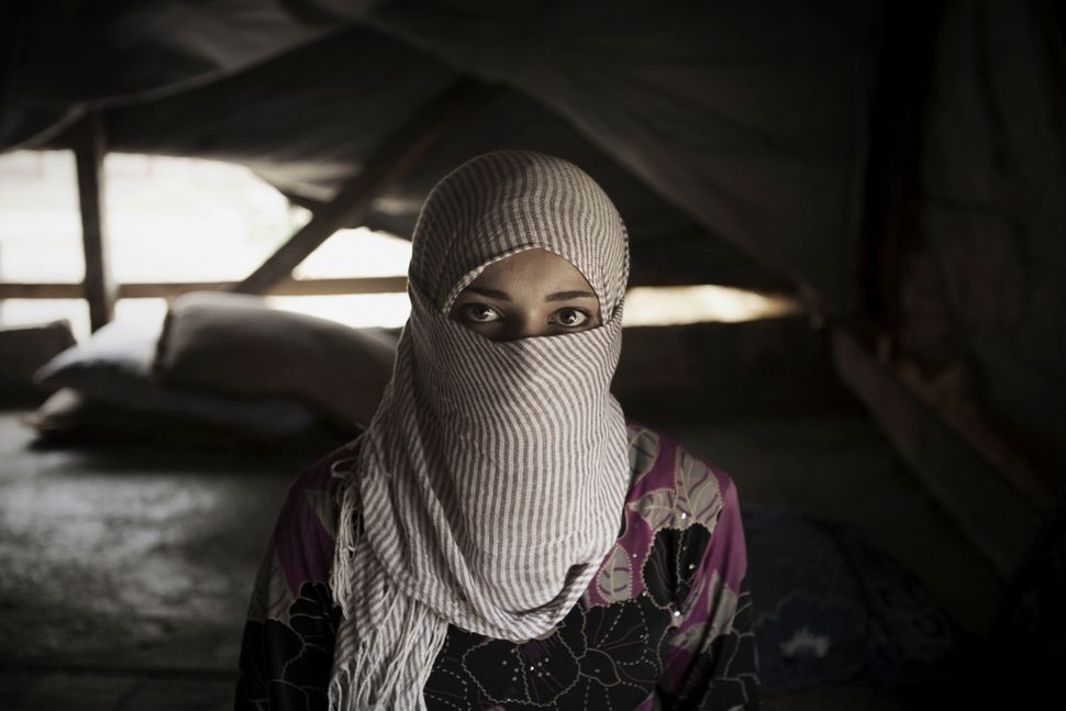 Struggling Syrian Refugee Girls In Lebanon Often Resort To Marriage Heres Whos Helping Huffpost 0897