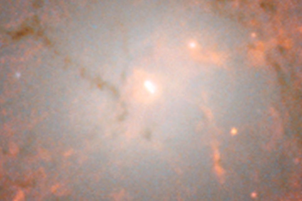 NASA's Hubble Telescope Captures Stunning Supermassive Black Hole As It ...