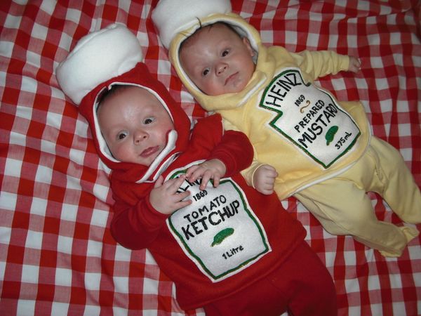 22 Halloween Costume For Twins That Are Double The Fun | HuffPost