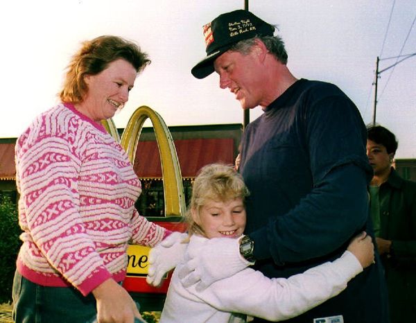 Photographic Evidence Proves Bill Clinton Was Such A Dad During His ...