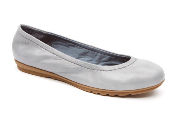 17 Comfortable Flats You Can Wear With Anything And Walk For Miles ...