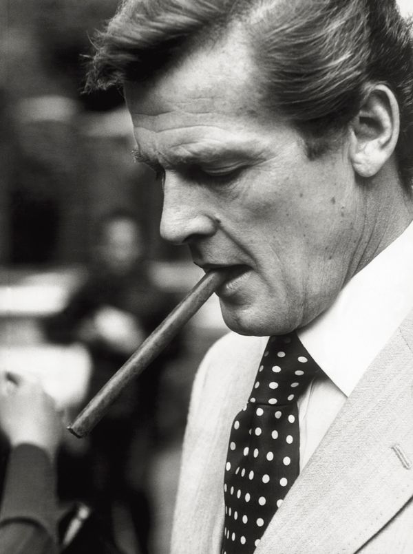 Roger Moore Dead: Rare Vintage Pictures Of James Bond Star At His Most ...