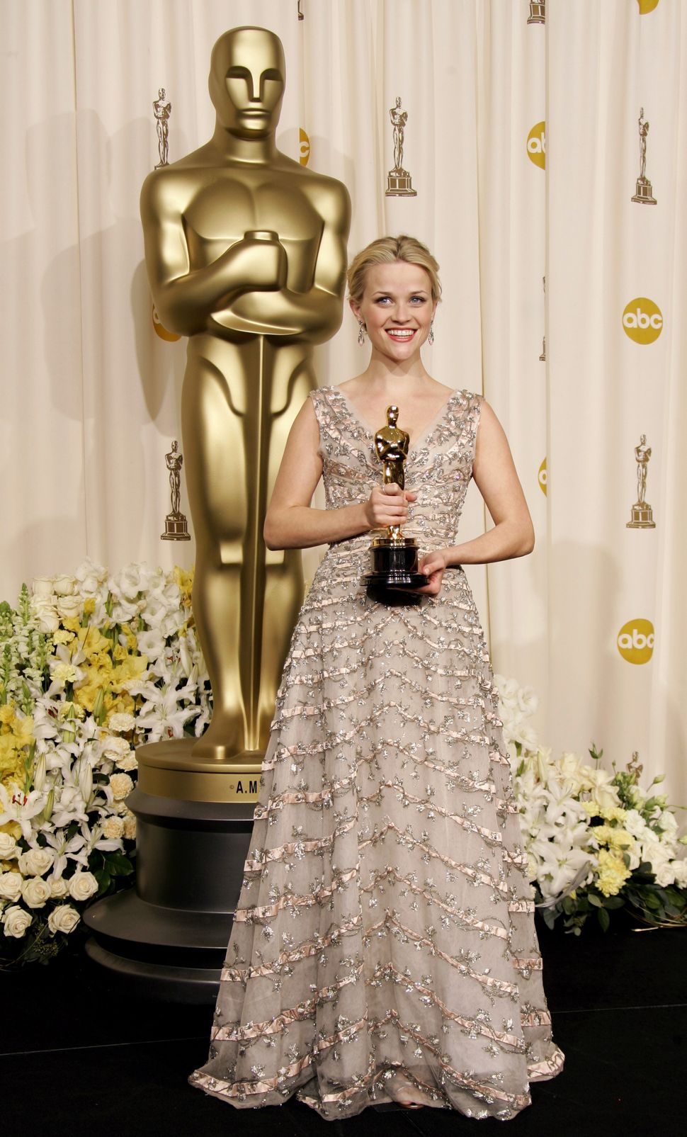 Oscars: 15 Of The Most Beautiful Academy Award Dresses Of All Time ...