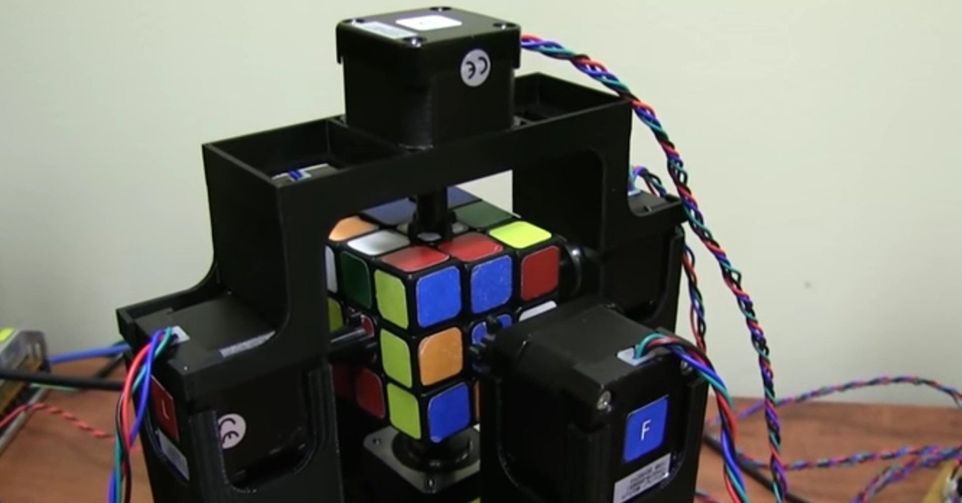 Watch As A Robot Solves A Rubik's Cube In Just 1.019 Seconds | HuffPost