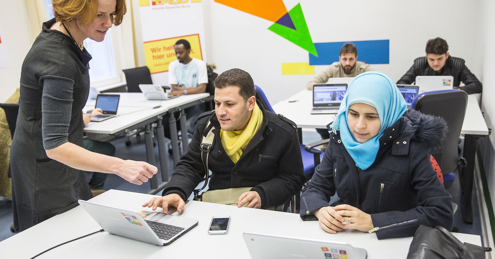 Google Donated 25,000 Laptops To Help Refugees Get Fresh Start | HuffPost