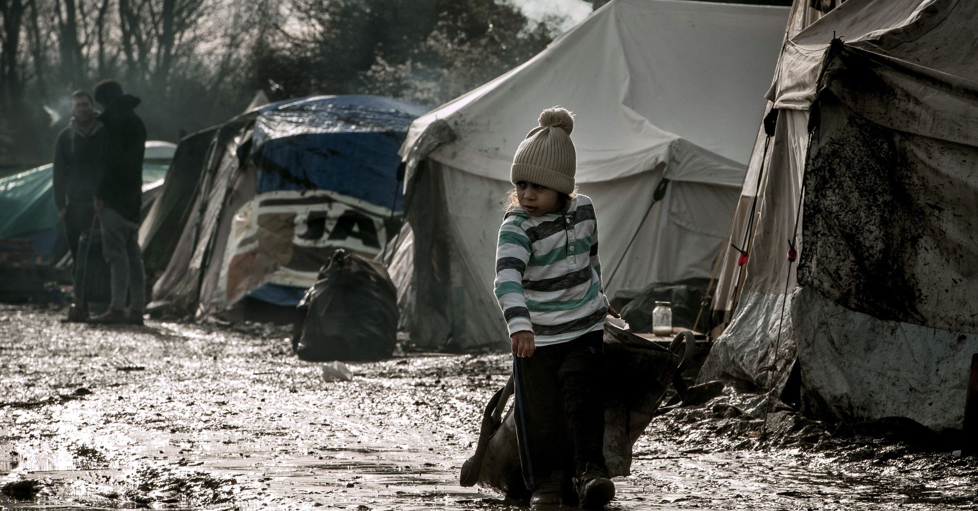 Photos Show Desperate Situation In France's Grande-Synthe Refugee Camp ...