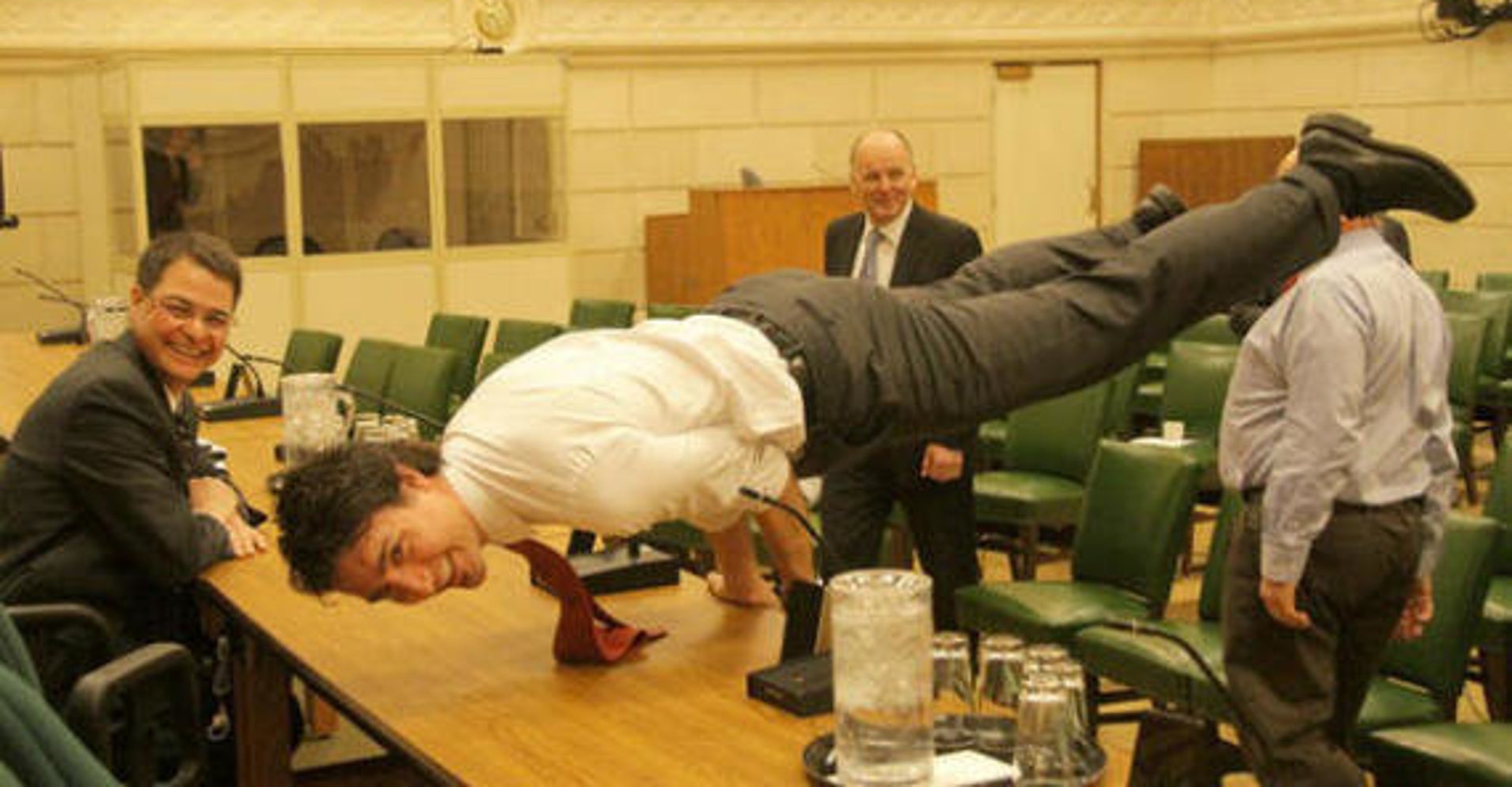 Justin Trudeau Shows Off His Amazing Balancing Skills In Viral Photo ...