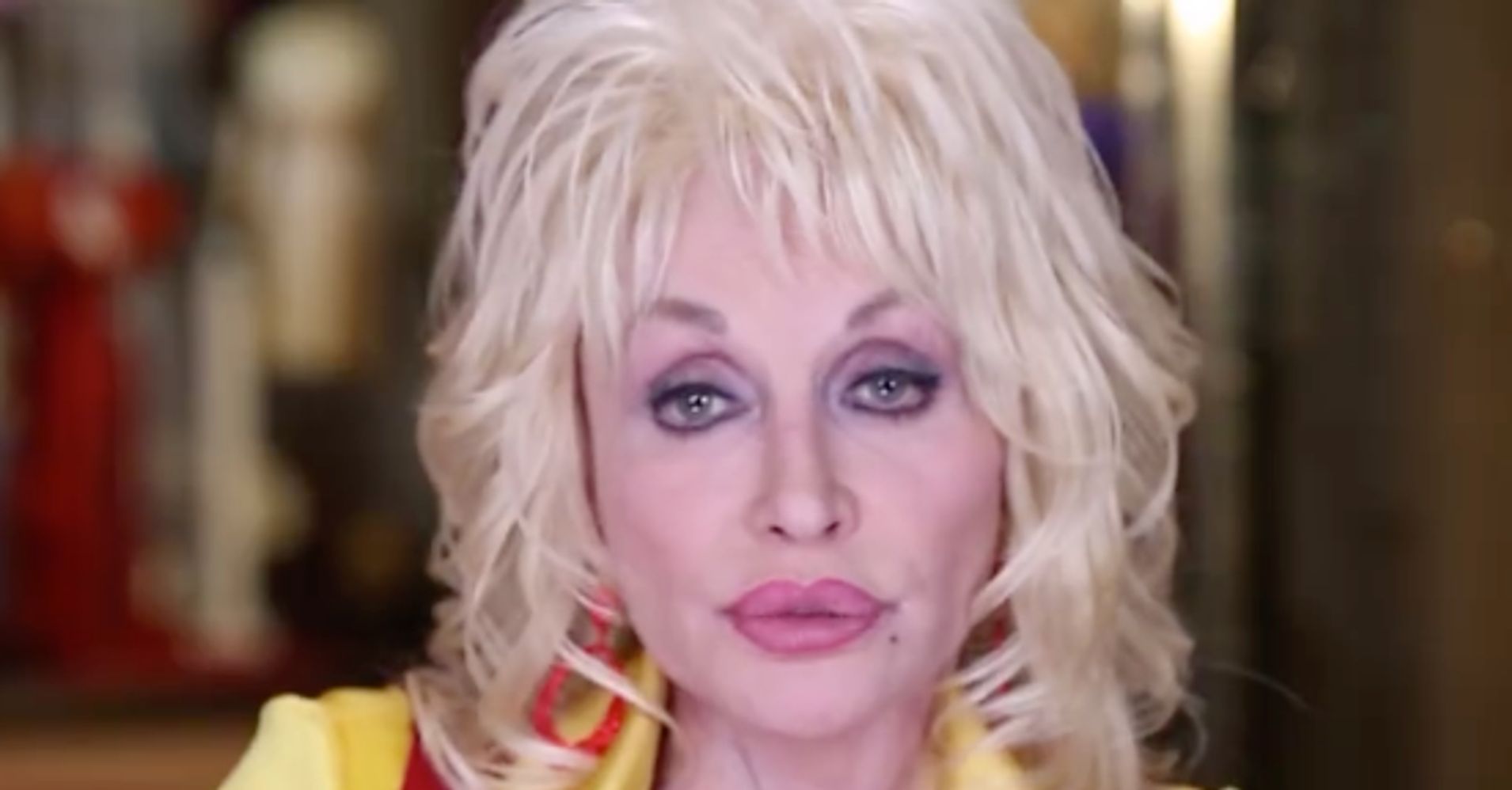 Dolly Parton Tramples Trans Bathroom Bigotry In Just 14 Seconds | HuffPost