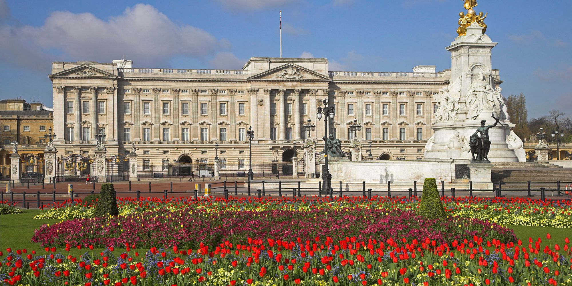 Buckingham Palace Break In: Man Arrested After Scaling Wall | HuffPost UK