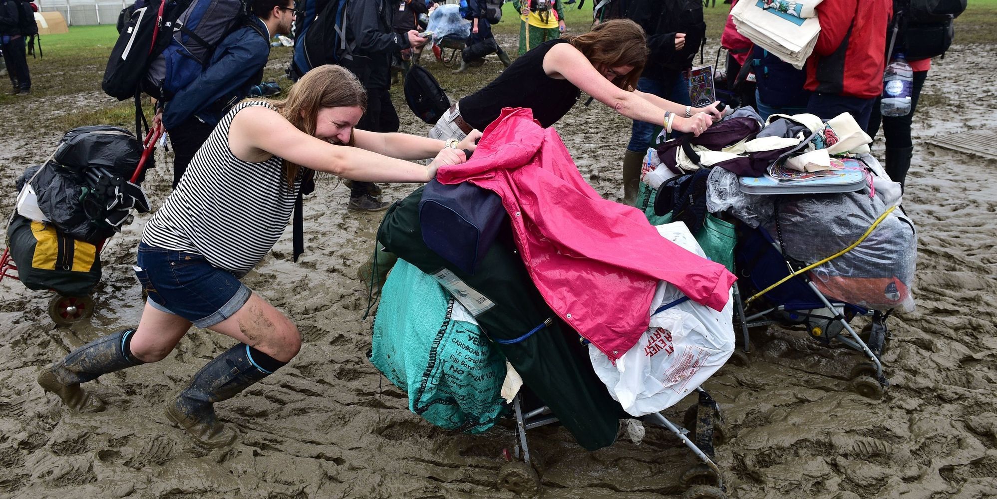 Glastonbury 2016: These Mud-Filled Photos Will Make You So Pleased You ...