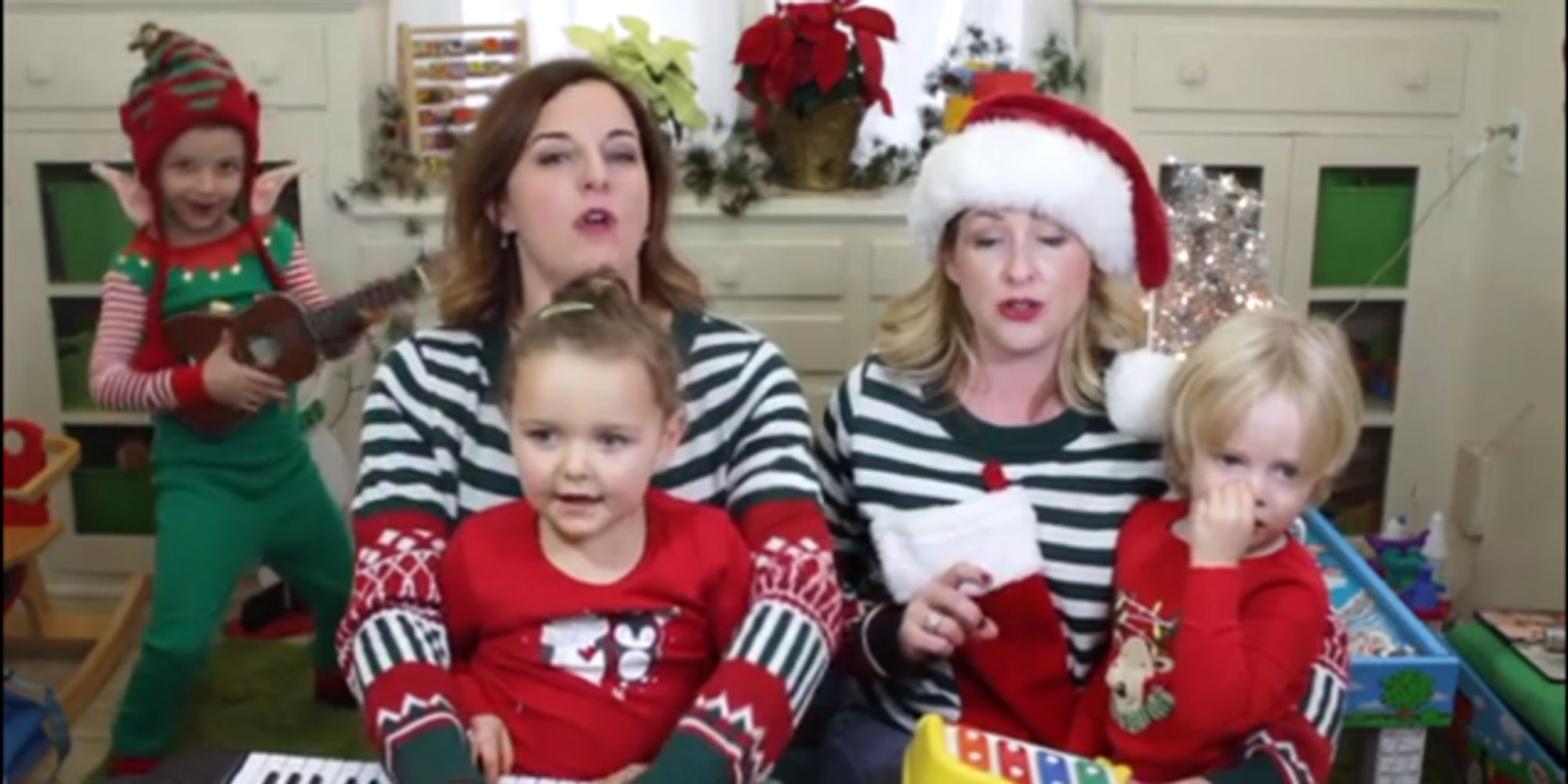 Mom's Hilarious Phone Trick Reminds Kids Santa Is Always Watching | The ...
