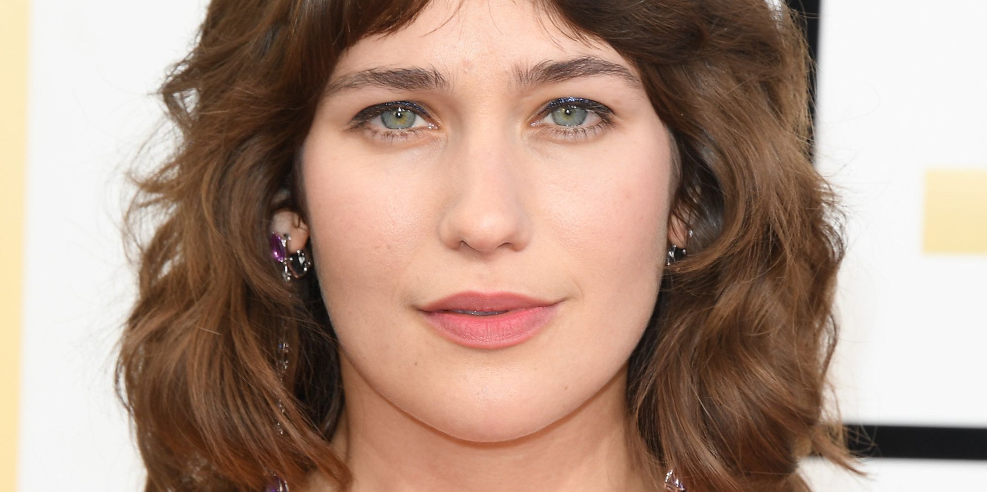 Lola Kirke Didn't Shave Her Armpits For The Golden Globes. Now Get Over ...