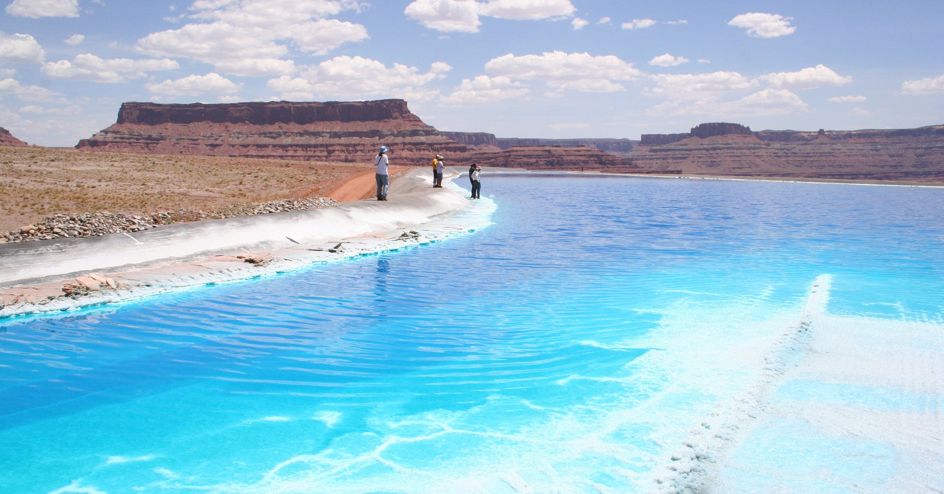 potash-evaporation-ponds-are-a-technicolor-surprise-in-utah-s-desert