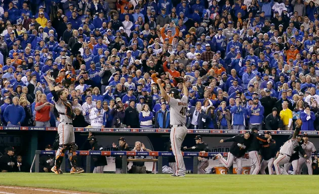 Giants fans send off three-time World Series champion with standing ovation  in final career game