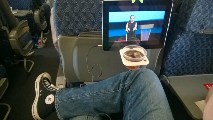 Airhook Looks to Reinvent the Traditional Airplane Tray Table — Vagabondish