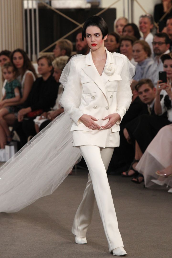 Kendall Jenner Is A Spitting Image Of Her Mom On Chanel Haute Couture ...
