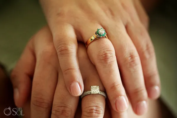 Mangle fløjl Perfekt This Dude Proposed With An Engagement Ring Made Out Of His Wisdom Tooth |  HuffPost Life