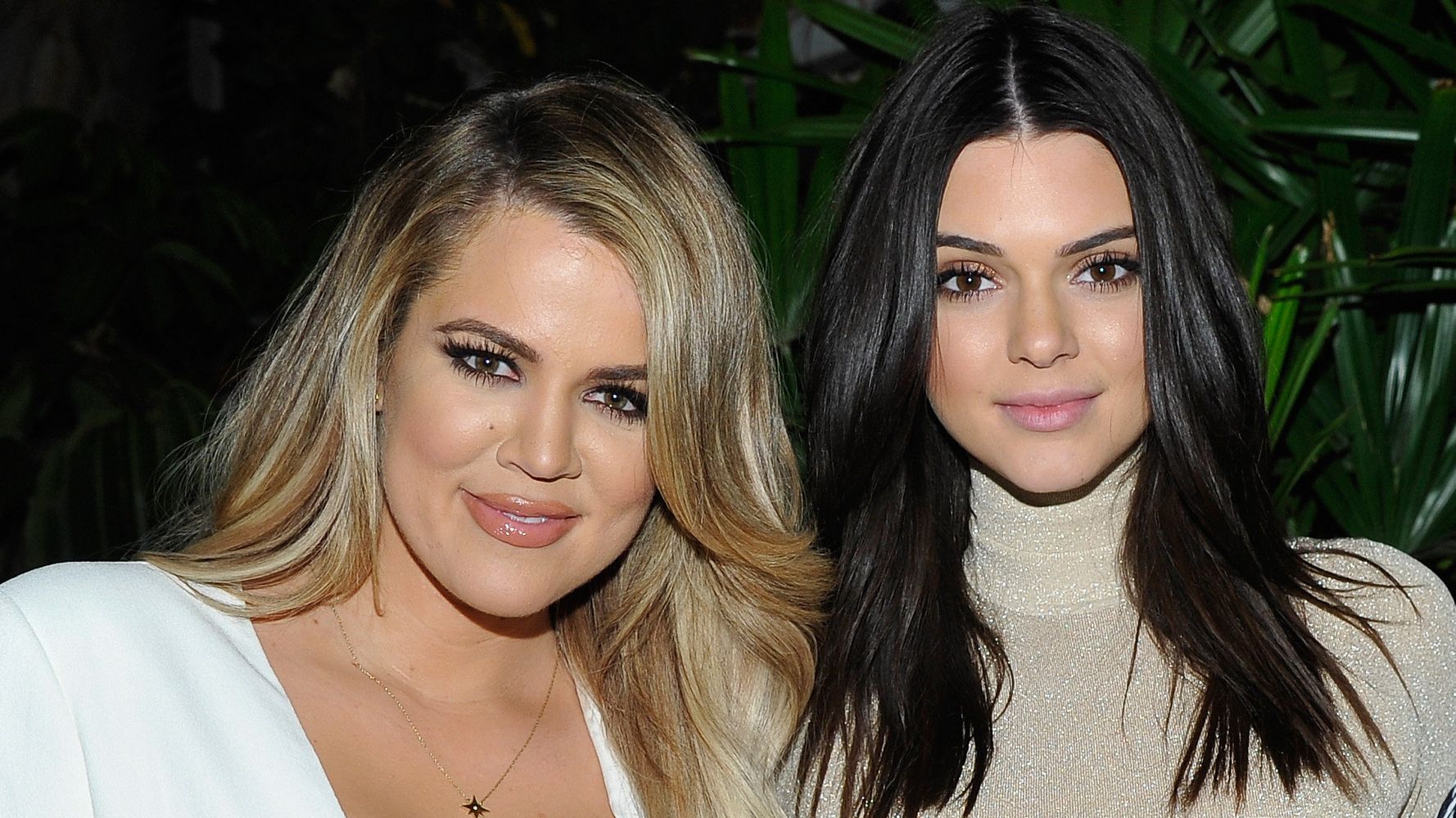 Khloe Kardashian Licks Kendall Jenner S Irresistible Abs In New Instagram Photo Huffpost