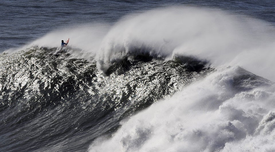 SURFING-ESP-BIG-WAVE-PUNTA-GALEA