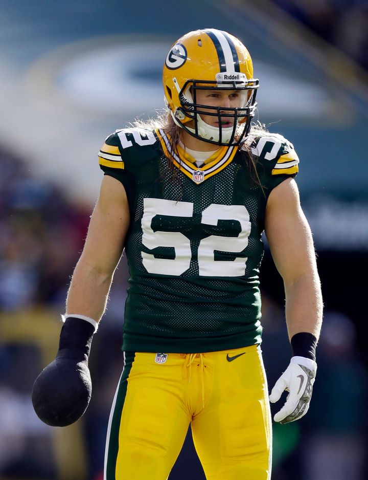 Green Bay Packers' Clay Matthews wears a club on his hand during the first half of an NFL football game against the Philadelphia Eagles Sunday, Nov. 10, 2013, in Green Bay, Wis. (AP Photo/Mike Roemer)