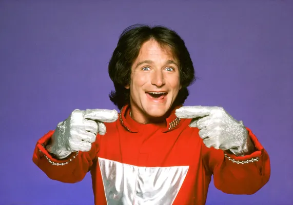 About That Time Robin Williams Mooned The Cast Of 'Hook' Behind