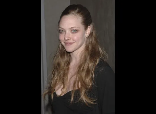 550px x 400px - Amanda Seyfried Gets Graphic About Her First Encounter With Porn | HuffPost  Entertainment